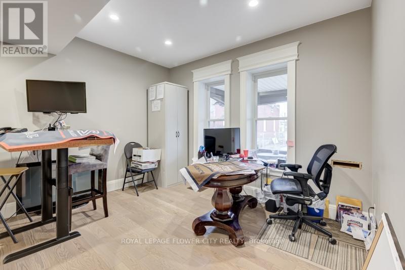 45 PRINCESS ST E