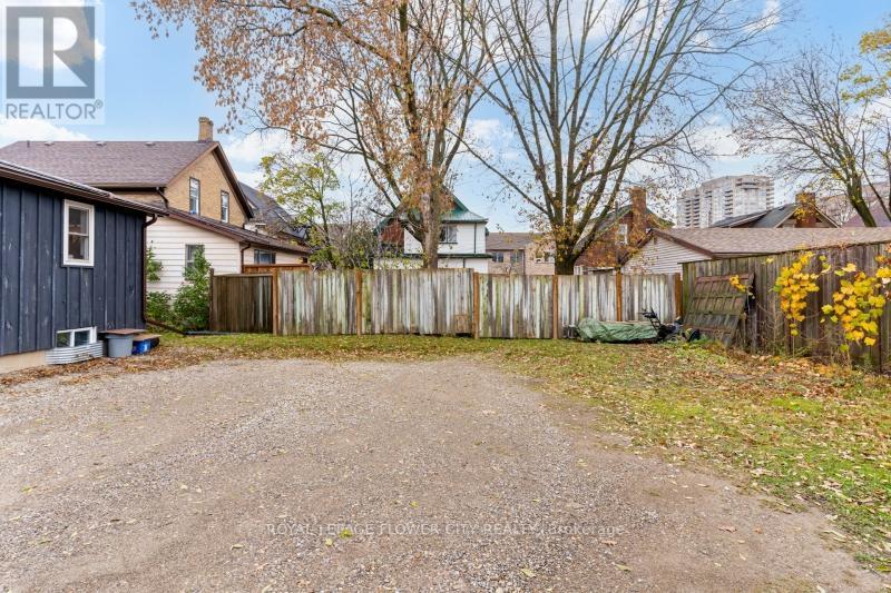 45 PRINCESS ST E