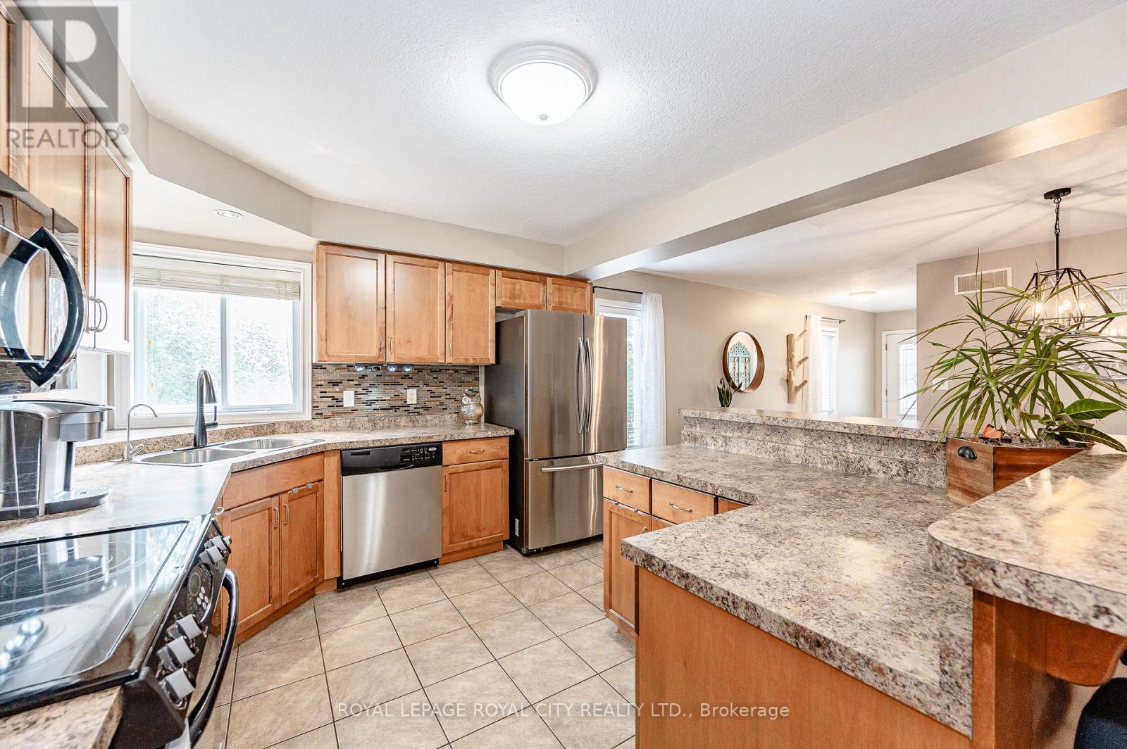 #28 -20 SHACKLETON DR, #28