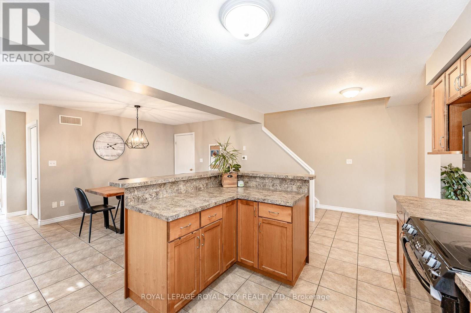#28 -20 SHACKLETON DR, #28