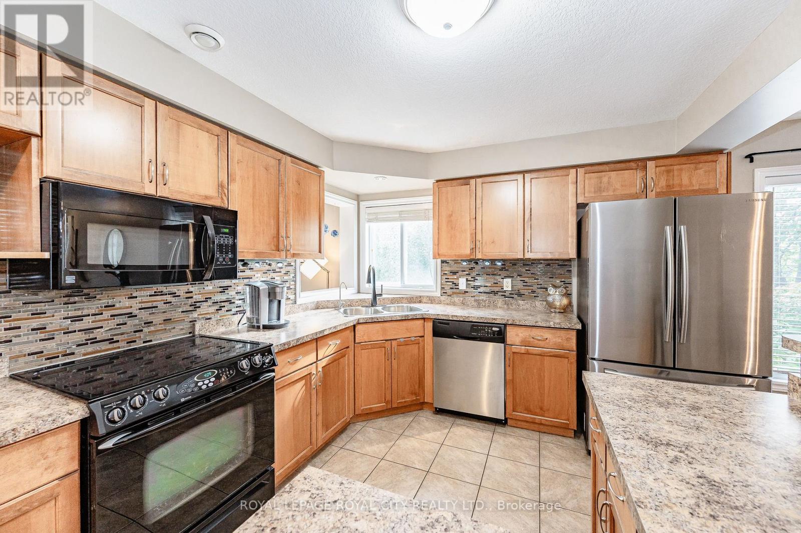 #28 -20 SHACKLETON DR, #28