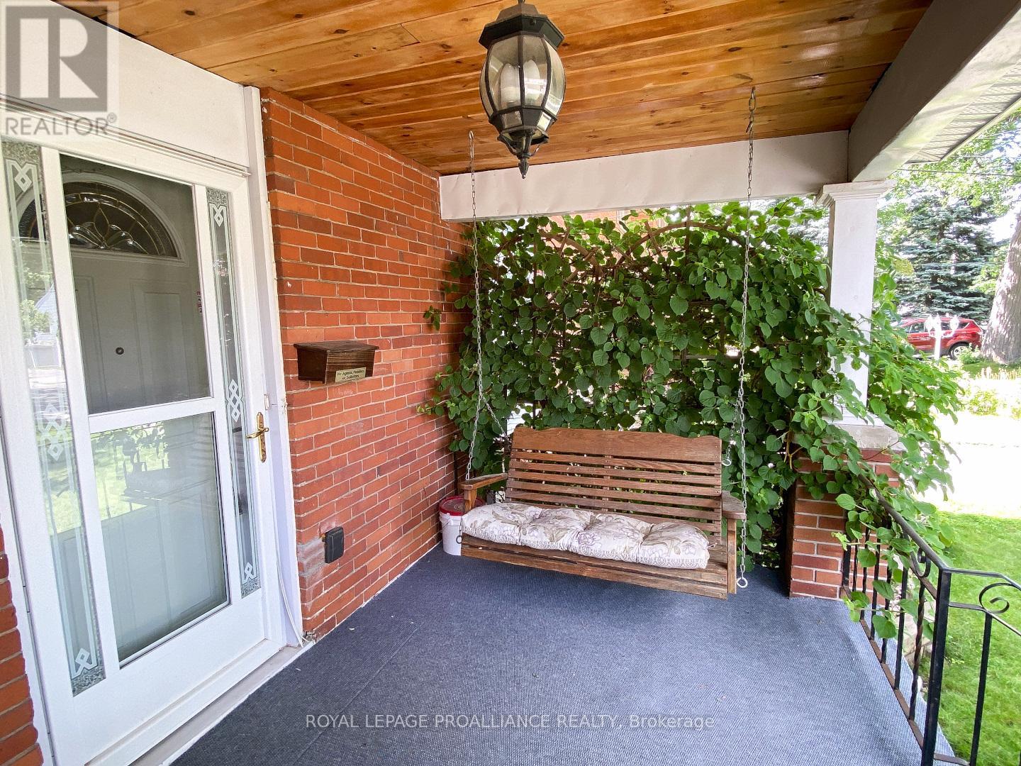 306 BLEECKER AVE