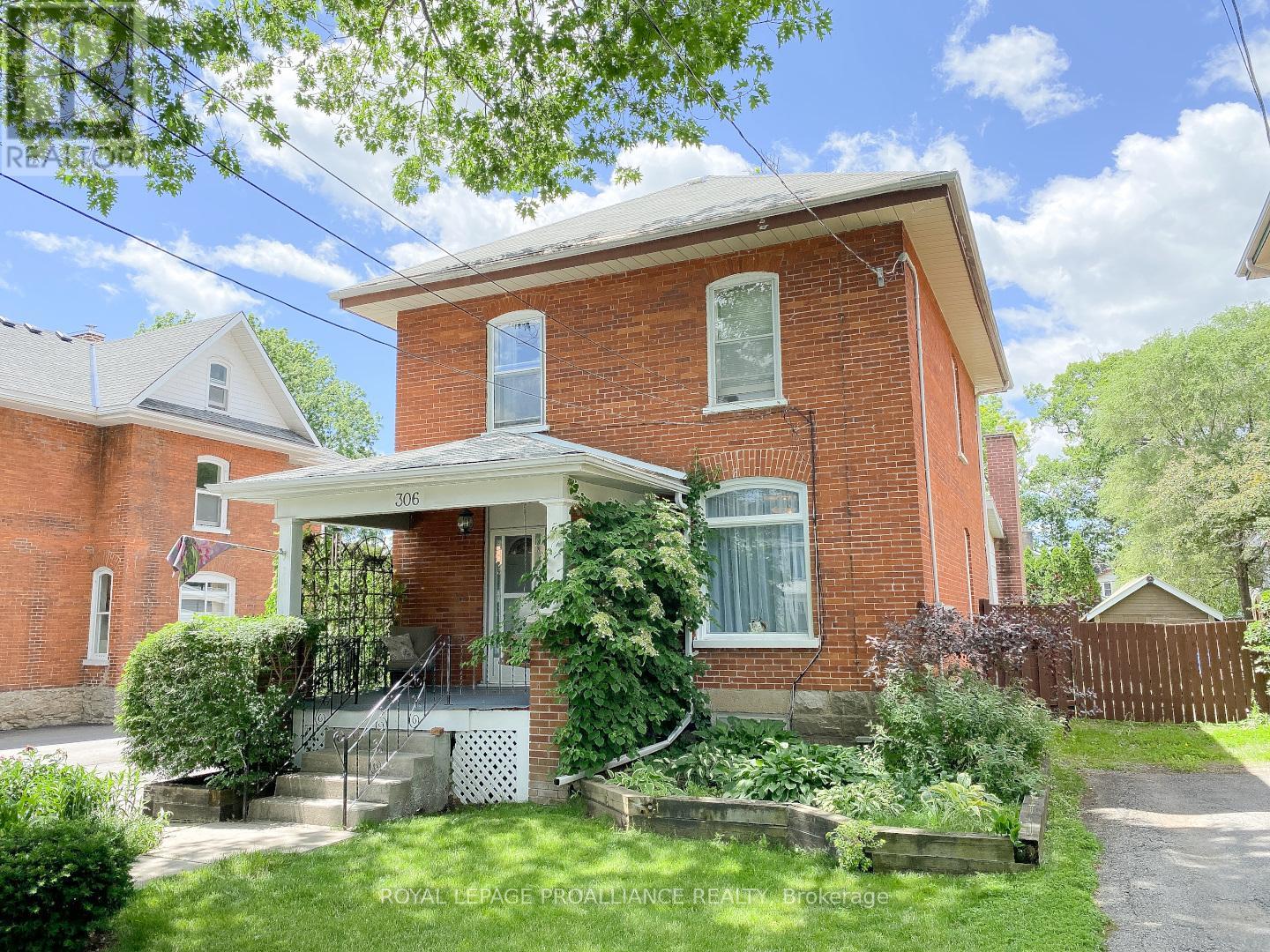 306 BLEECKER AVE