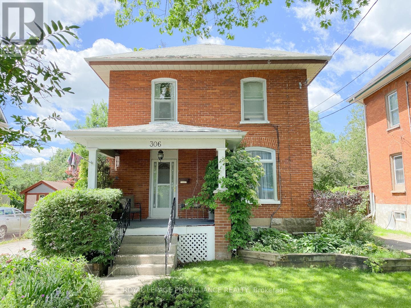 306 BLEECKER AVE