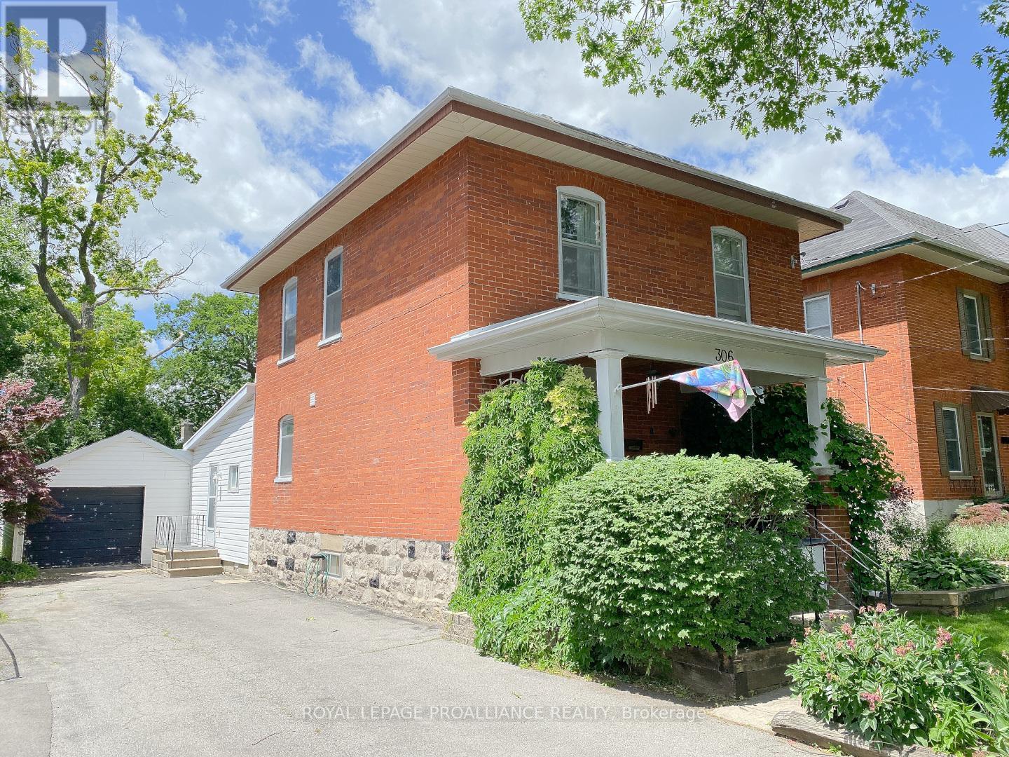 306 BLEECKER AVE