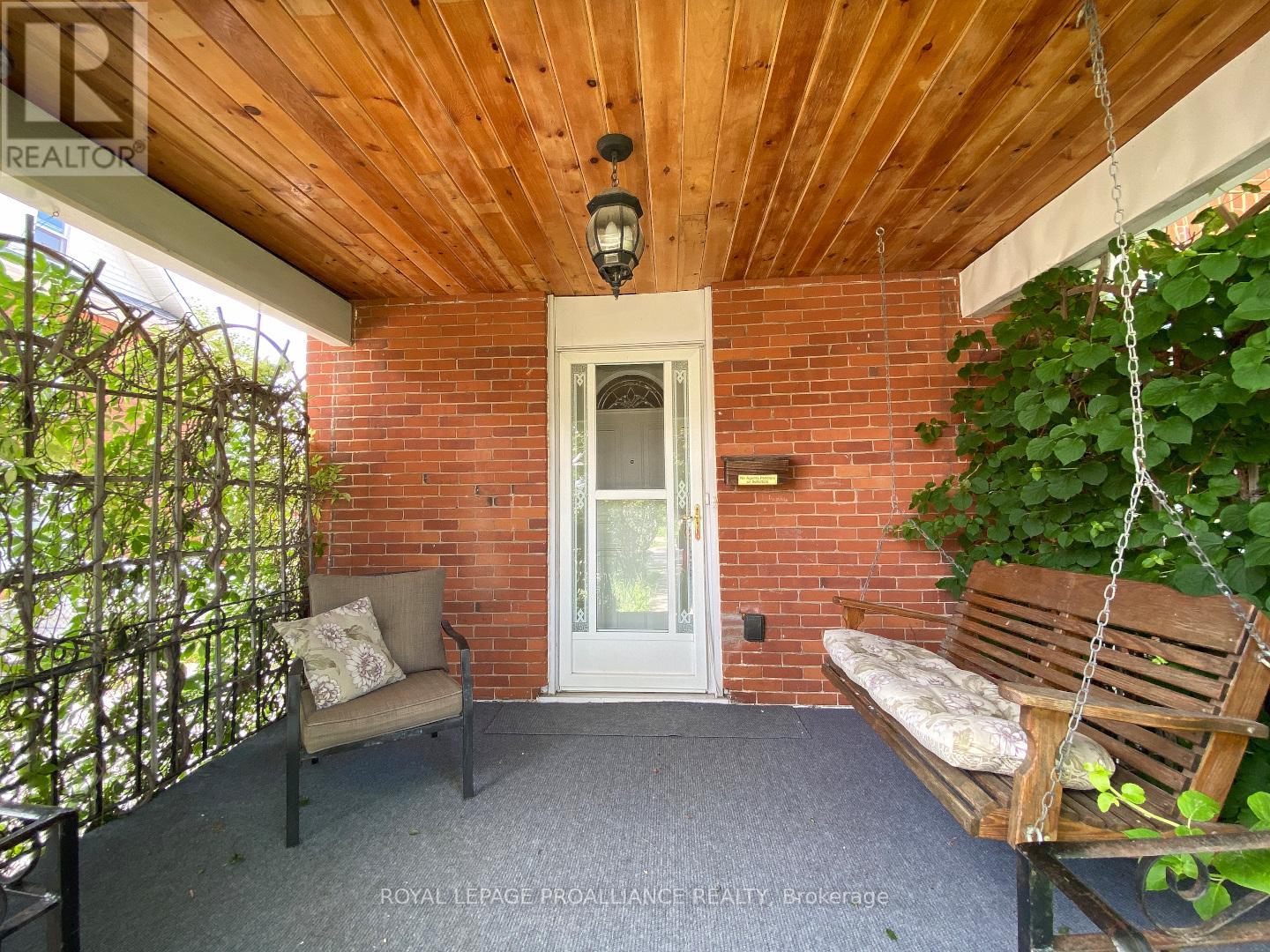 306 BLEECKER AVE
