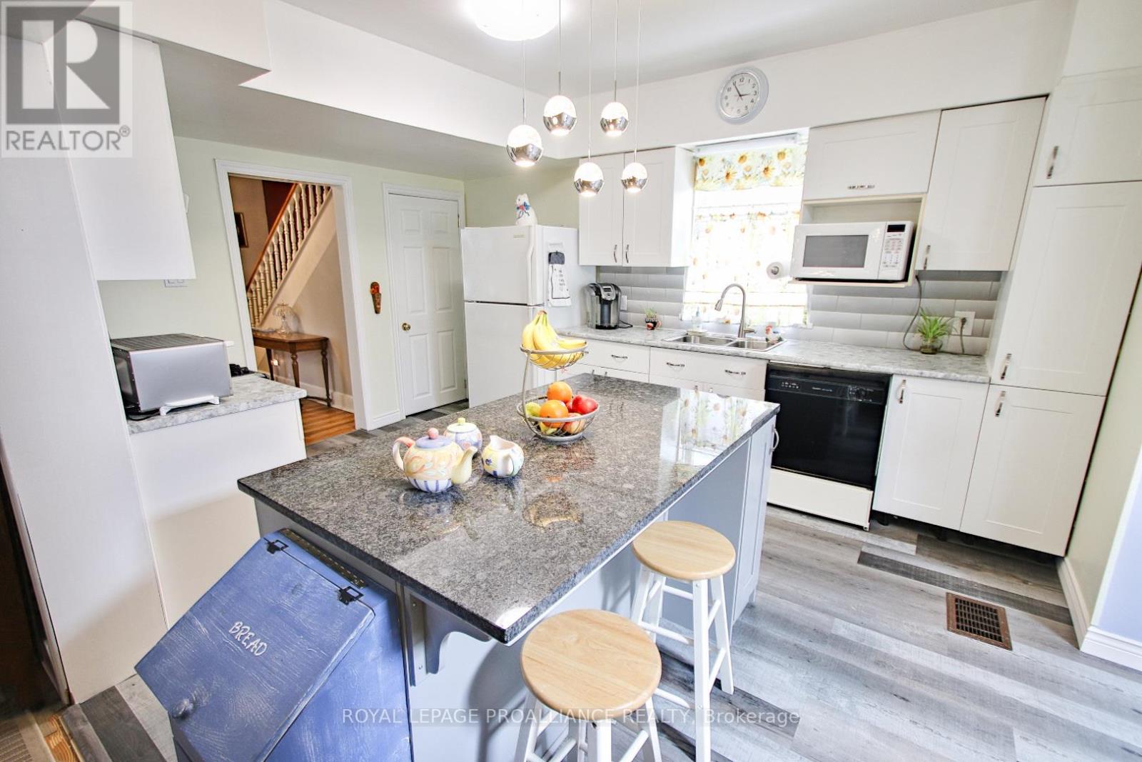 306 BLEECKER AVE