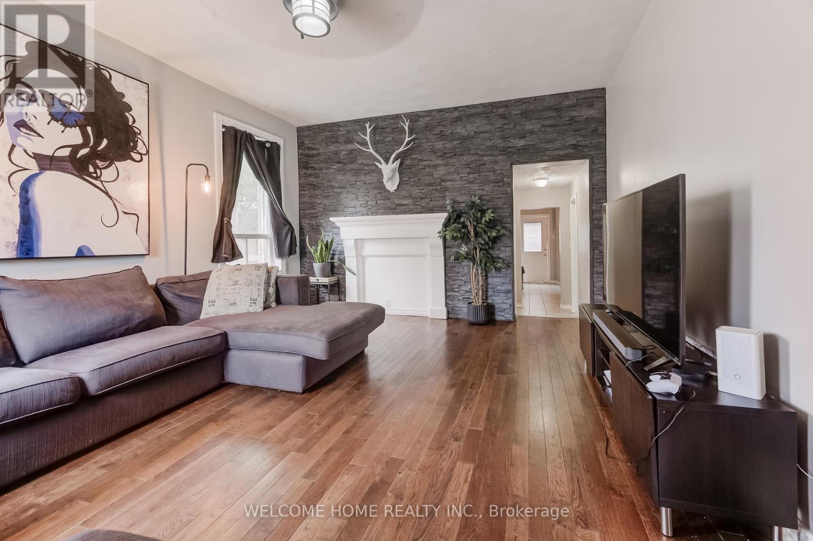 169 BROCK ST W