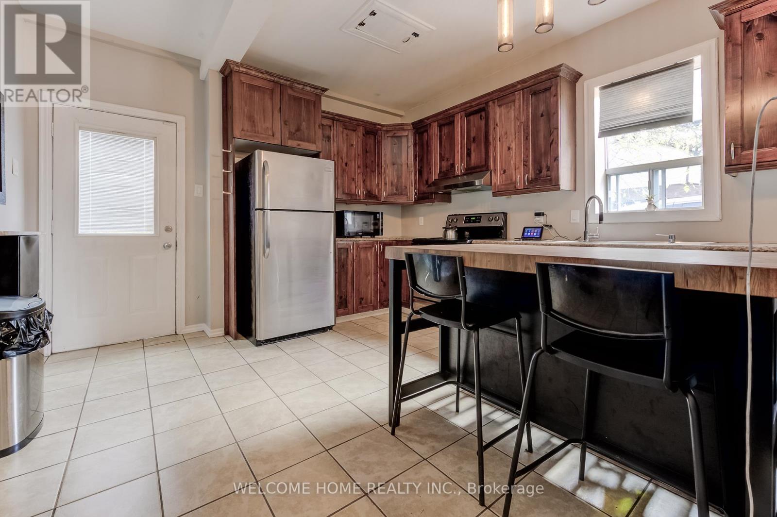 169 BROCK ST W