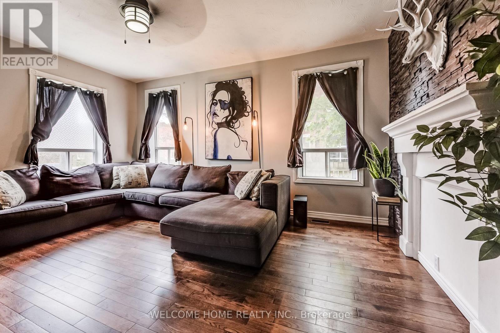 169 BROCK ST W