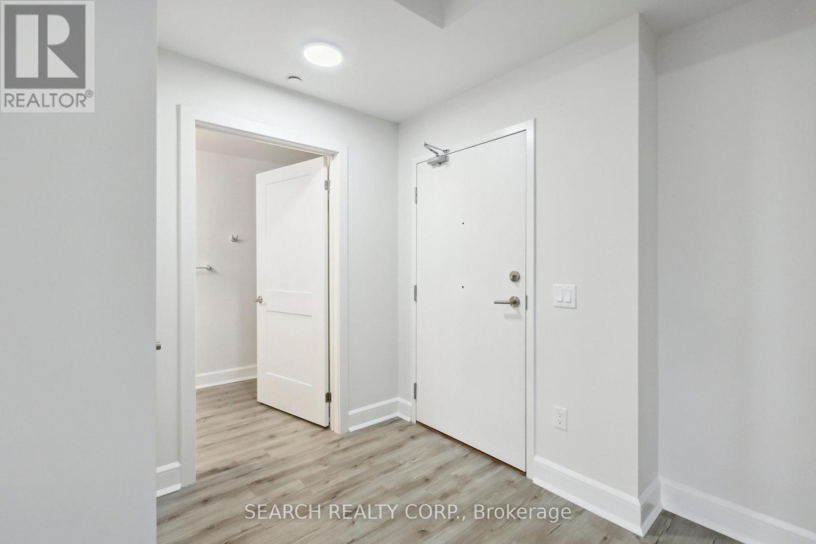#608 -243 NORTHFIELD DR E