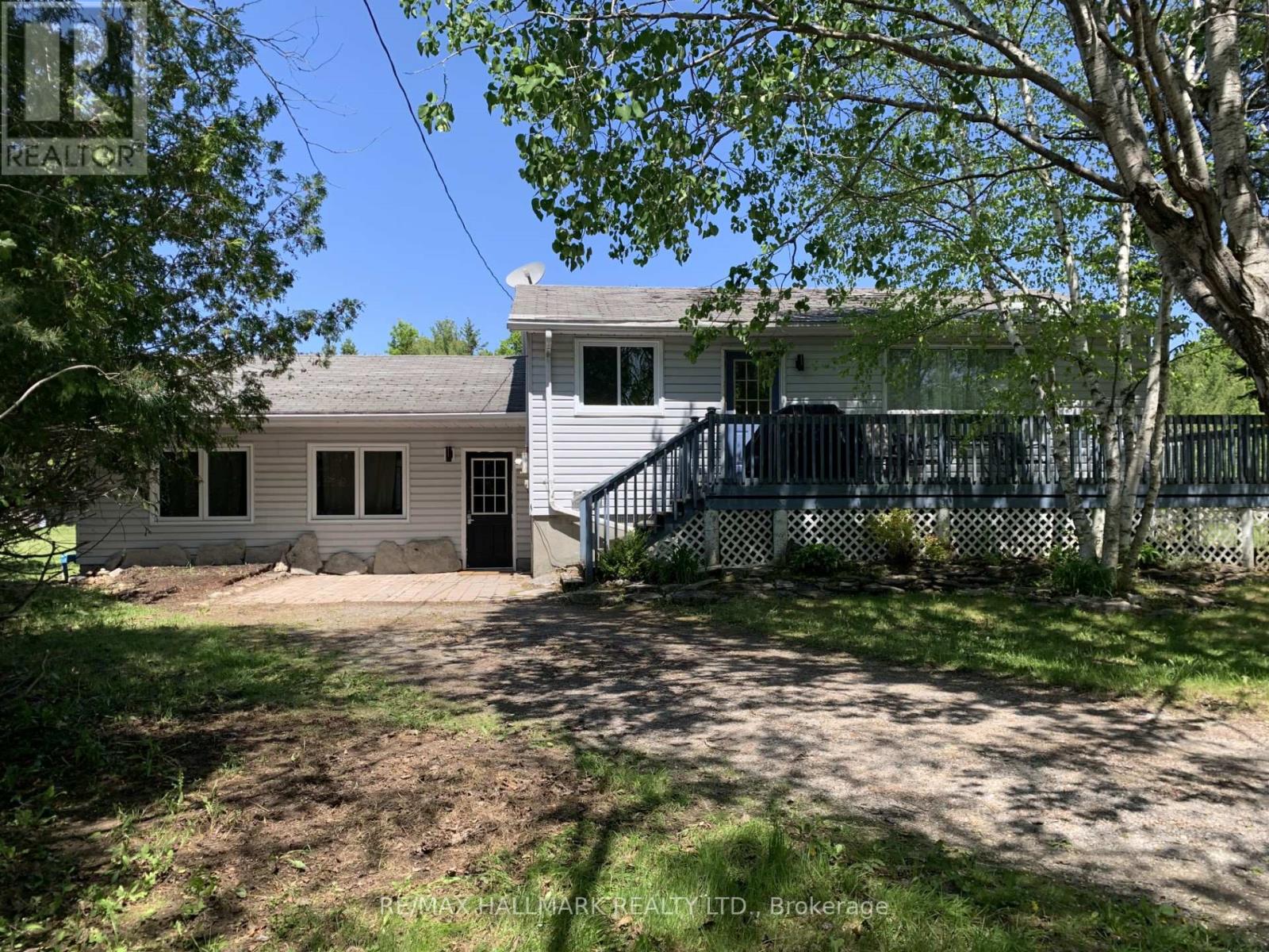 18 MACKENZIE PL