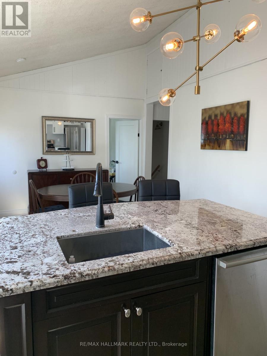 18 MACKENZIE PL