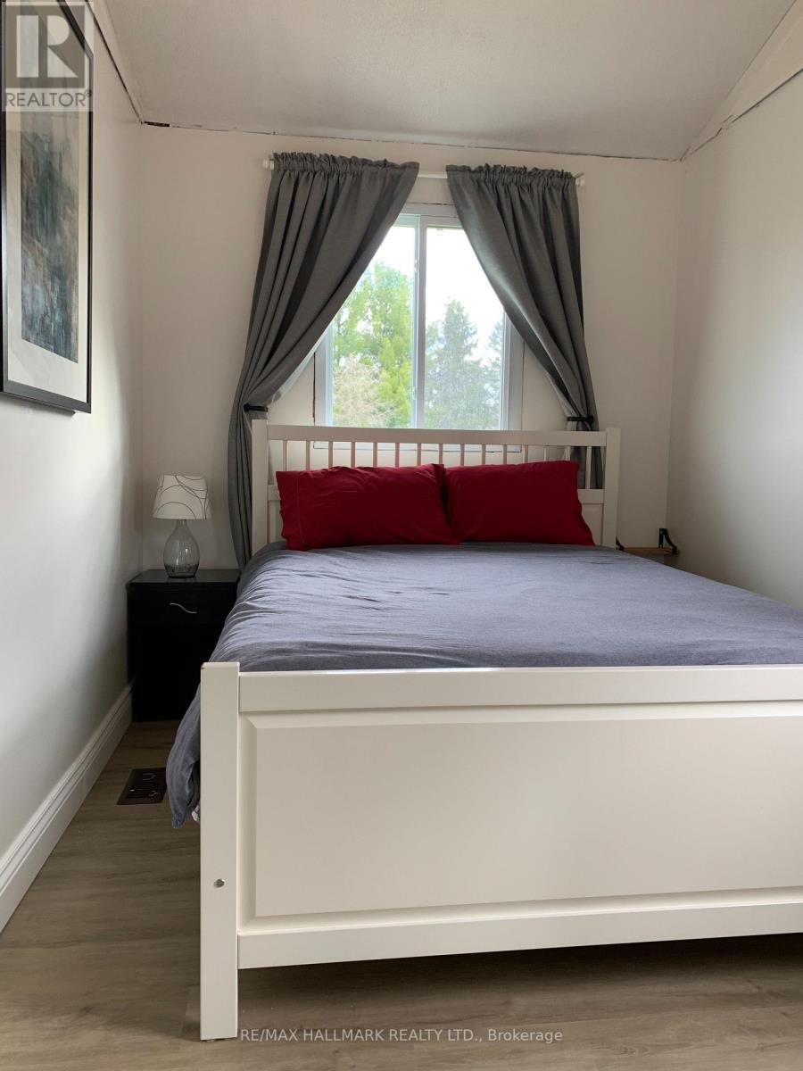 18 MACKENZIE PL