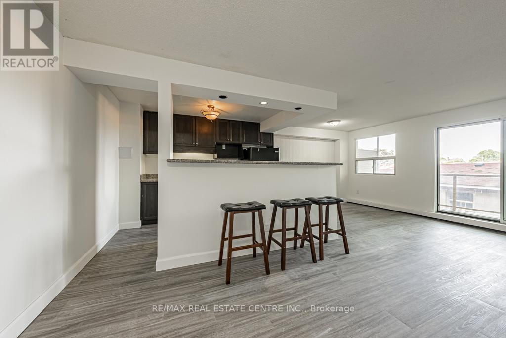 #204 -793 COLBORNE ST, #204