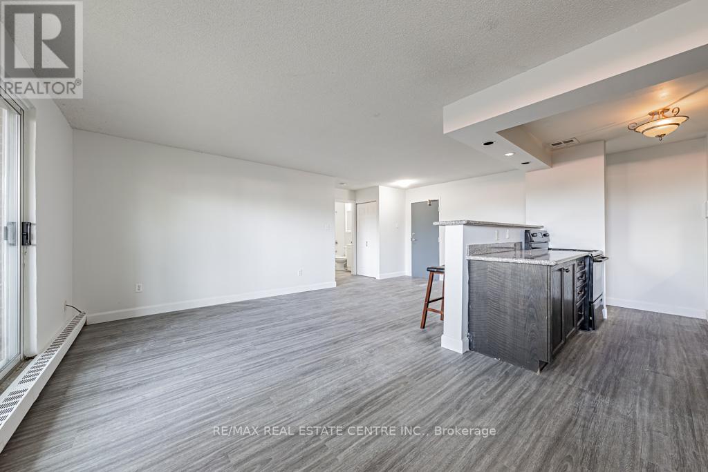 #204 -793 COLBORNE ST, #204