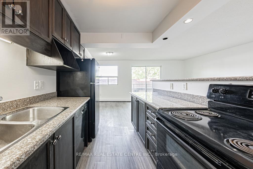 #204 -793 COLBORNE ST, #204