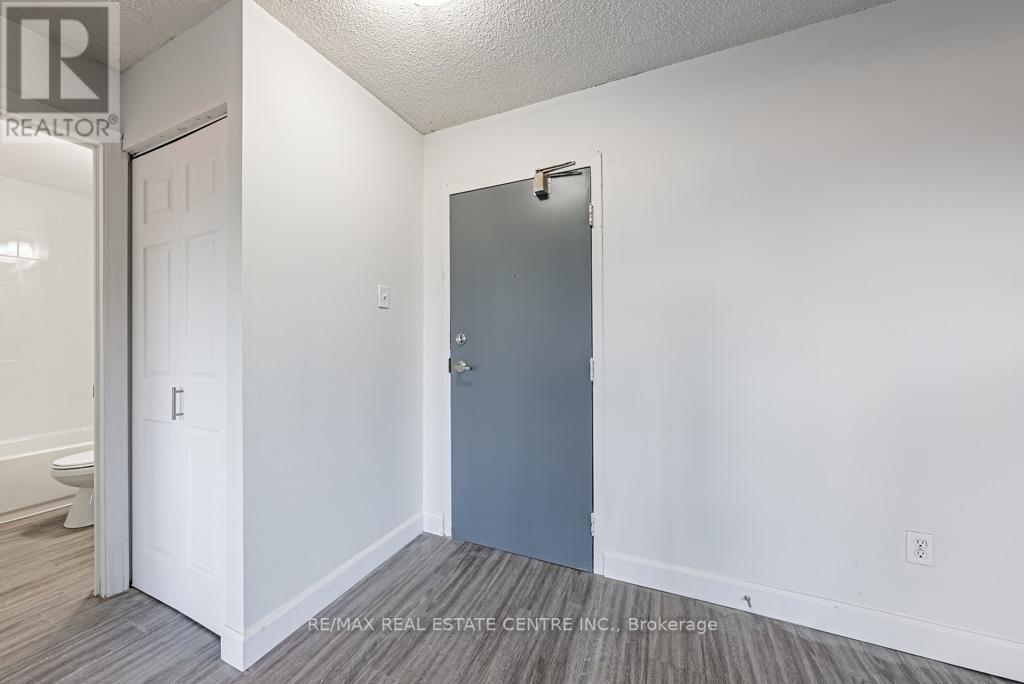 #204 -793 COLBORNE ST, #204