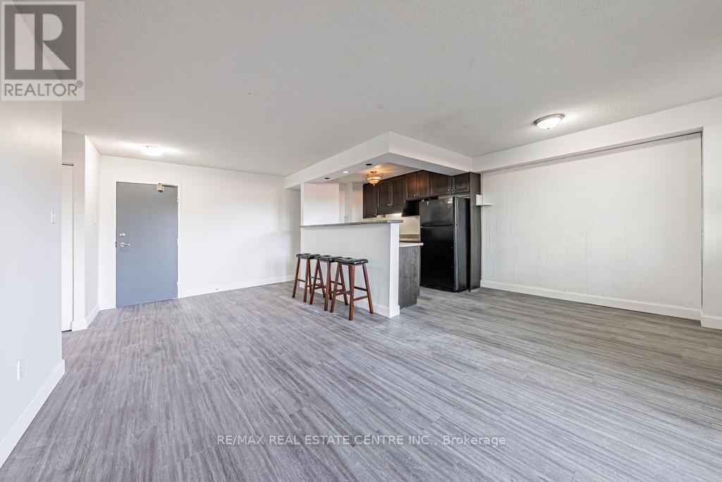 #204 -793 COLBORNE ST, #204