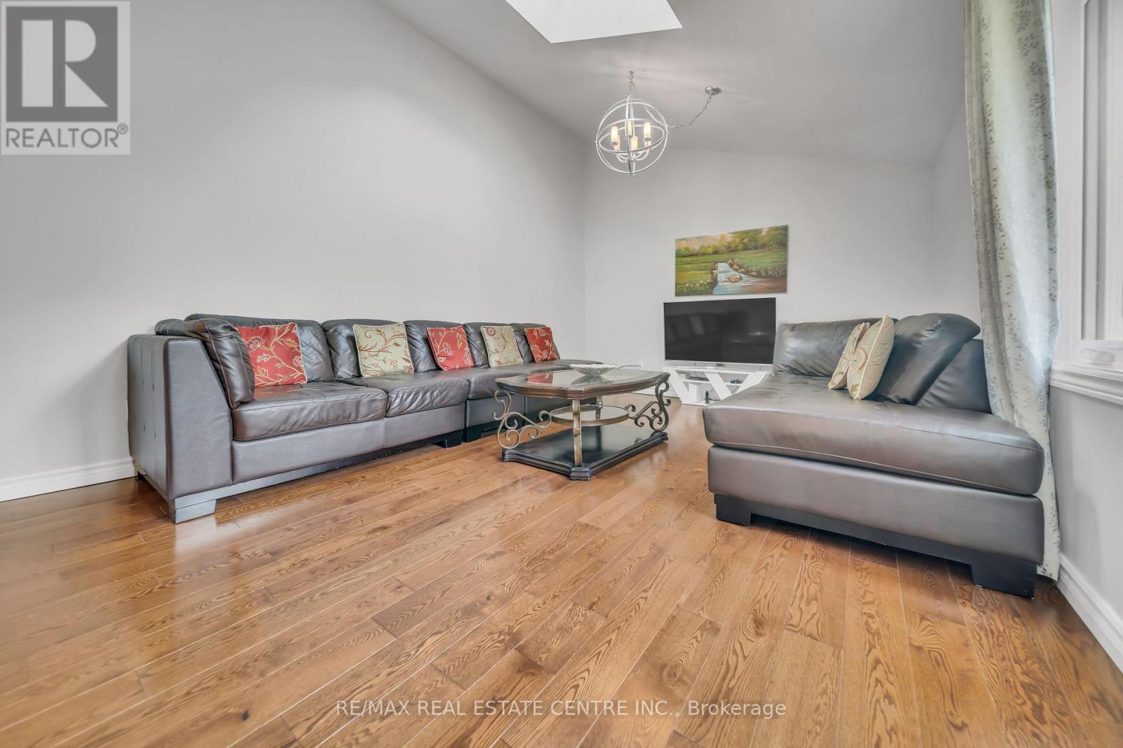 219 ELMIRA RD S