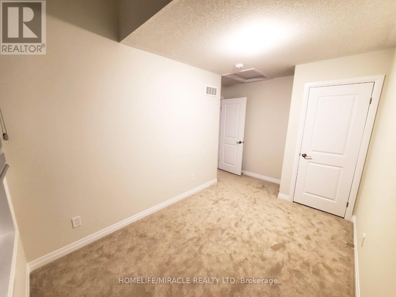 #132 -25 ISHERWOOD AVE, #132