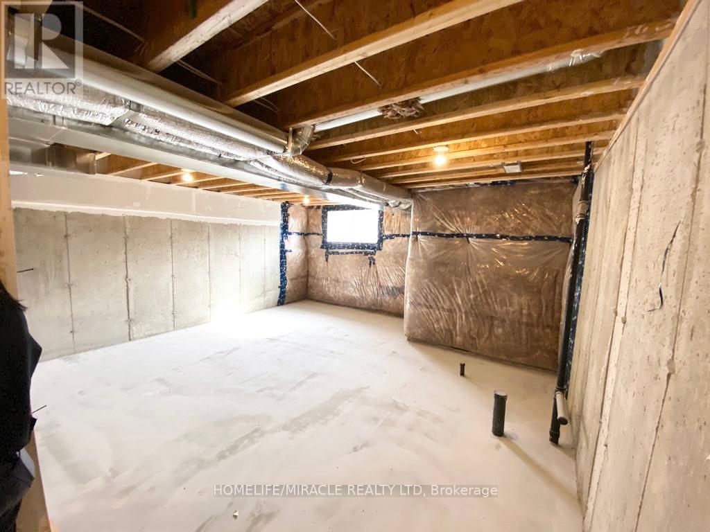 #132 -25 ISHERWOOD AVE, #132