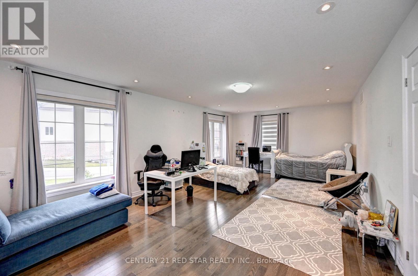 4 ROSEBRUGH AVE