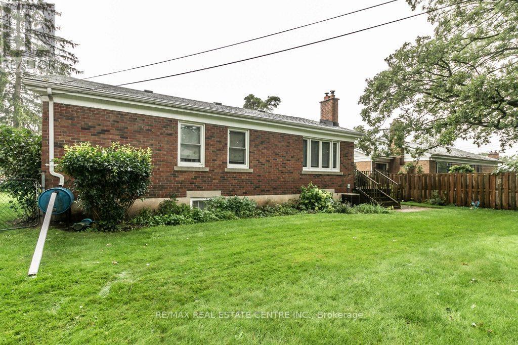 9 ALEXANDER AVE