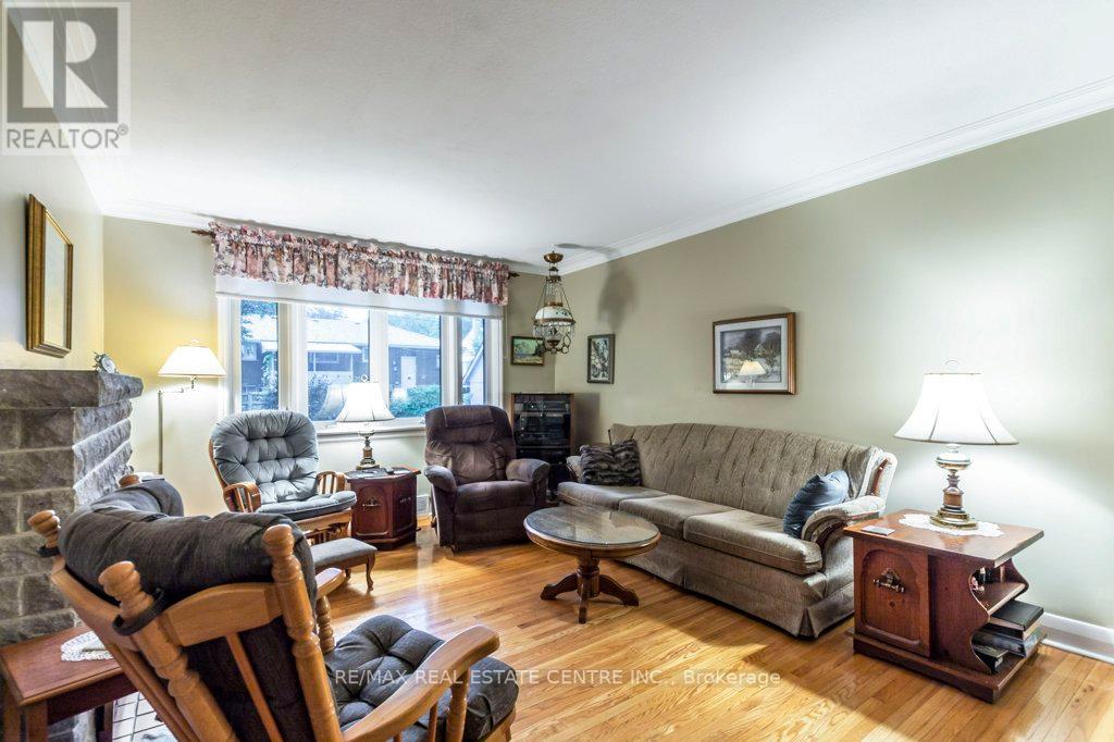 9 ALEXANDER AVE