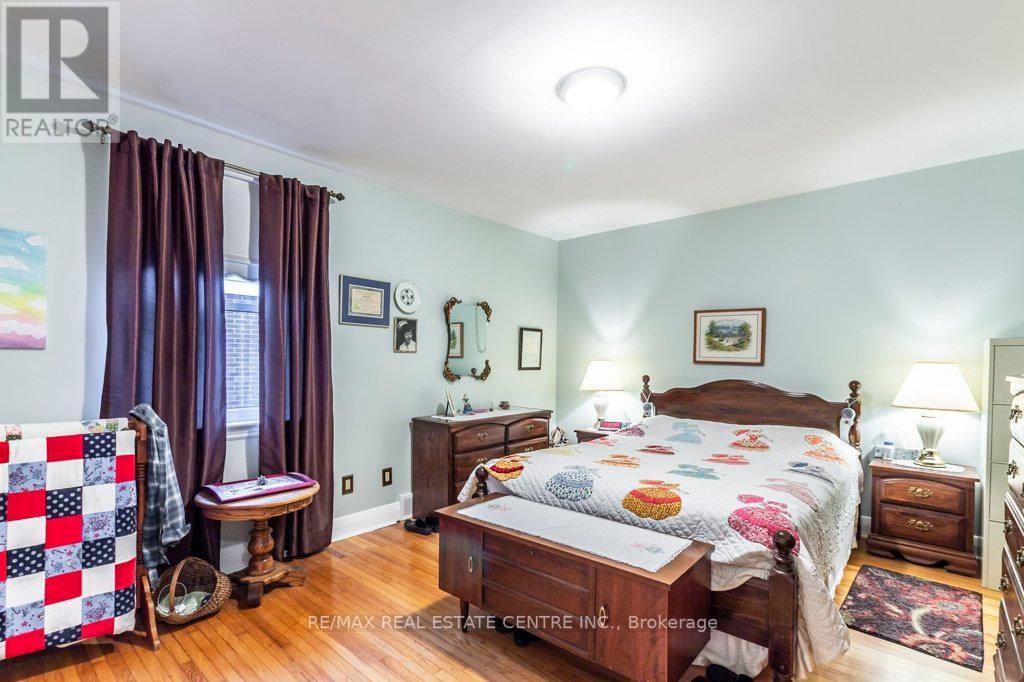 9 ALEXANDER AVE