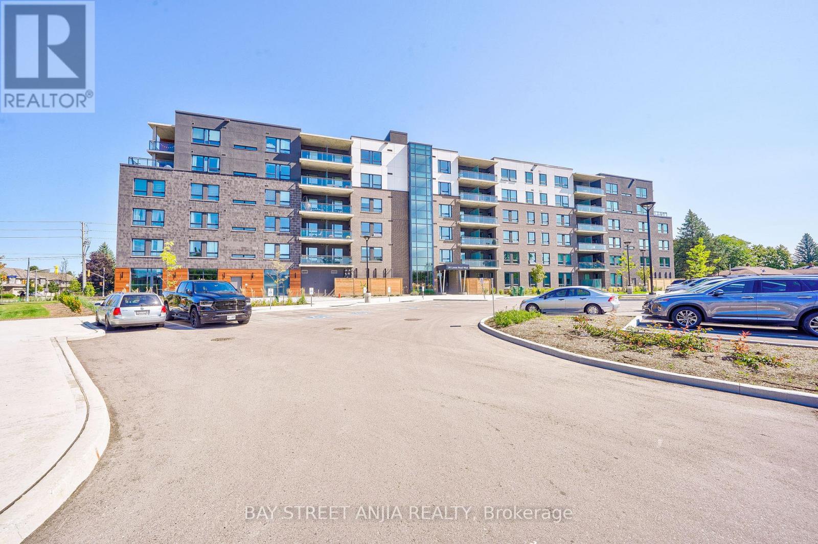 #105 -26 LOWES RD W, #105