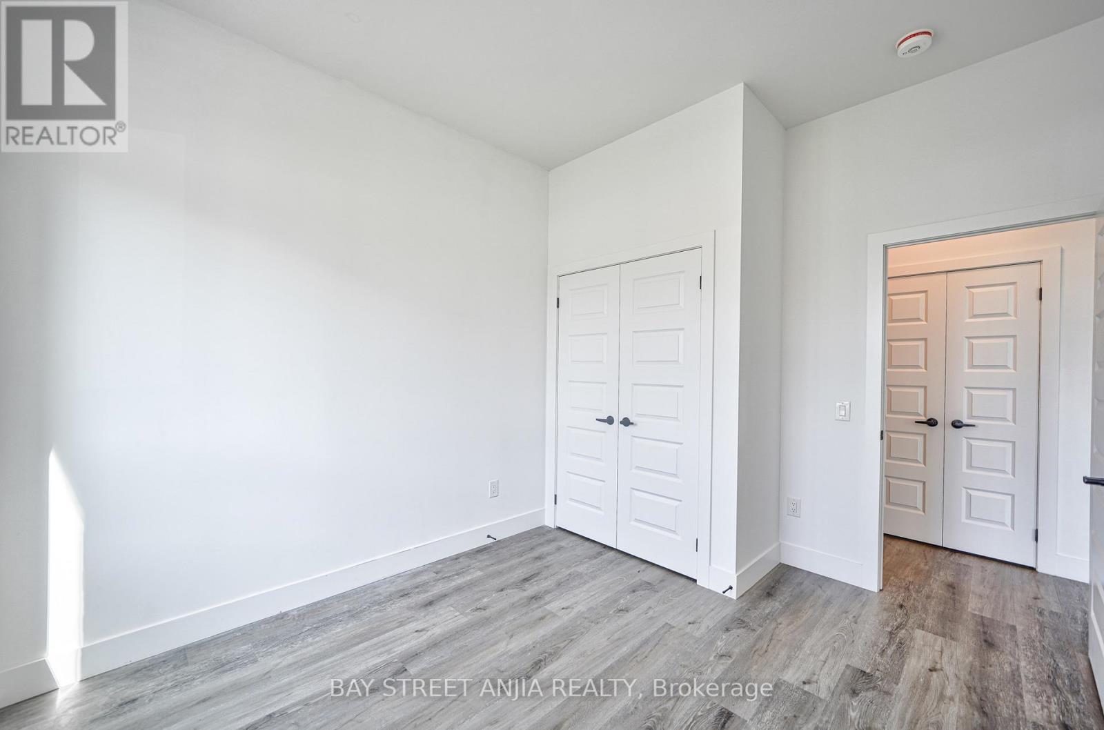 #105 -26 LOWES RD W, #105