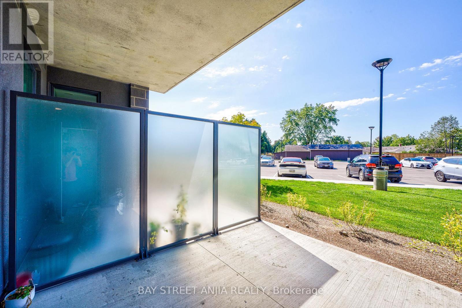 #105 -26 LOWES RD W, #105