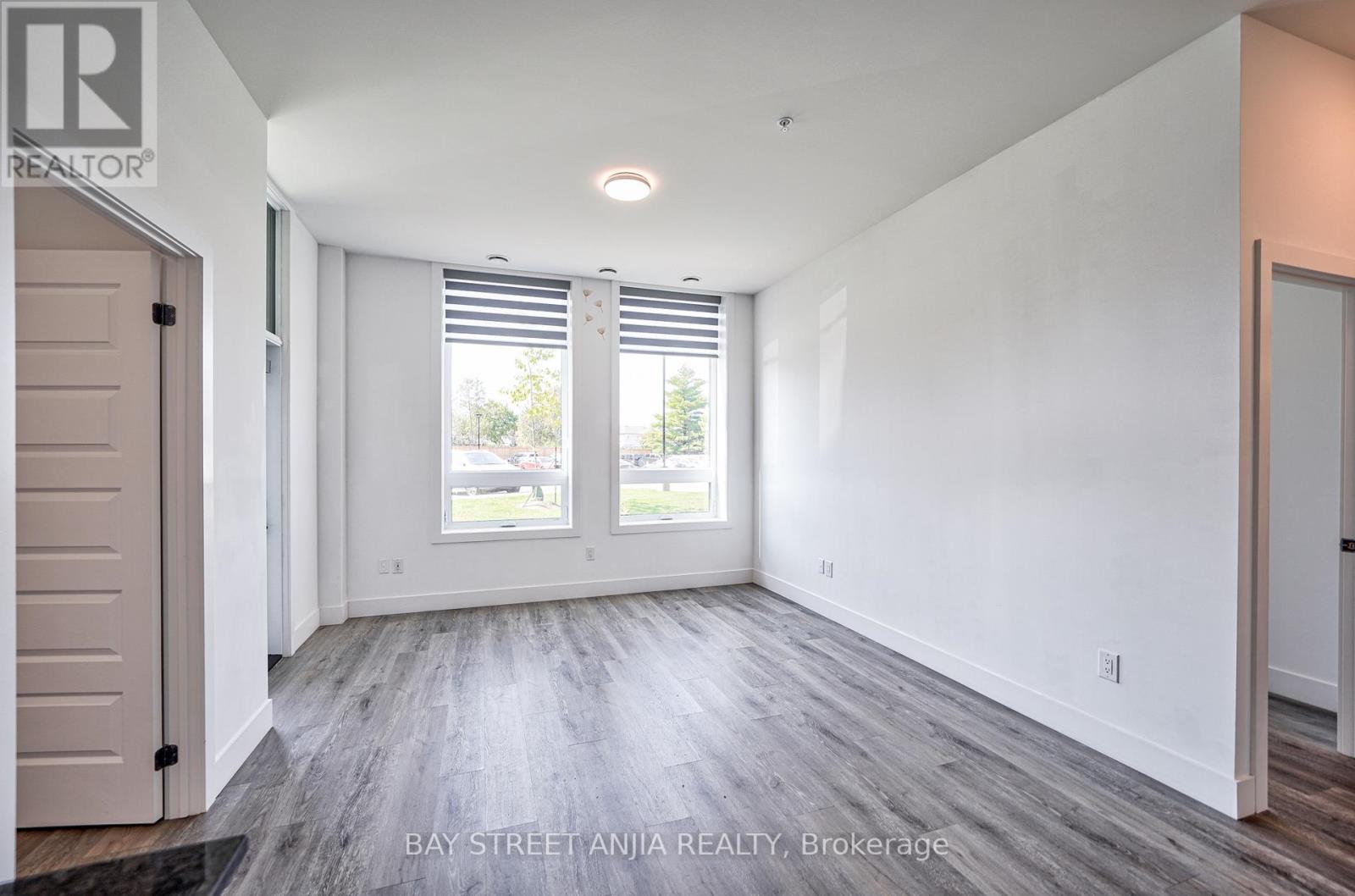 #105 -26 LOWES RD W, #105