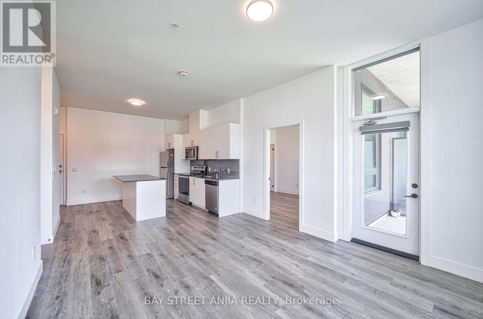 #105 -26 LOWES RD W, #105