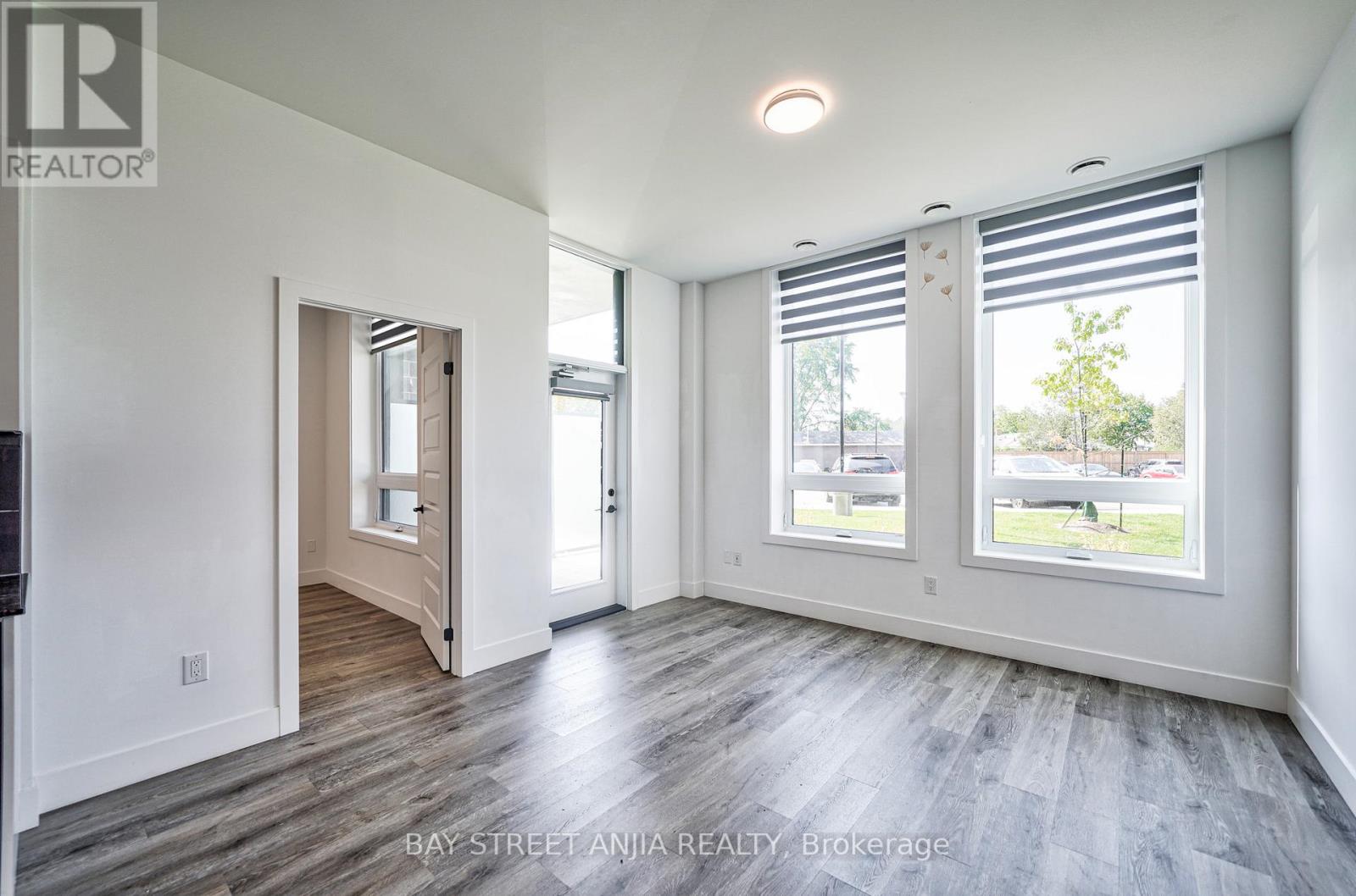 #105 -26 LOWES RD W, #105