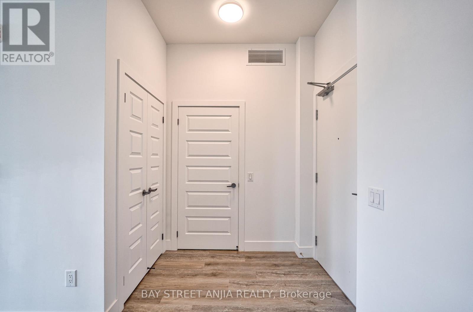 #105 -26 LOWES RD W, #105