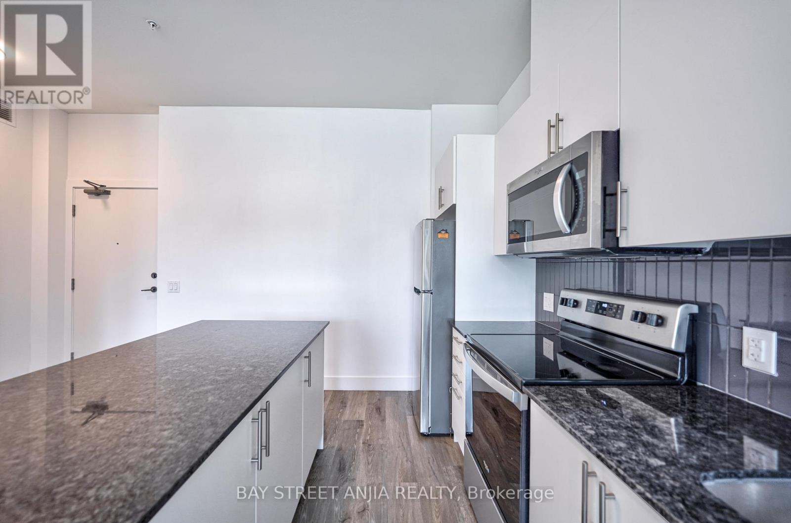 #105 -26 LOWES RD W, #105