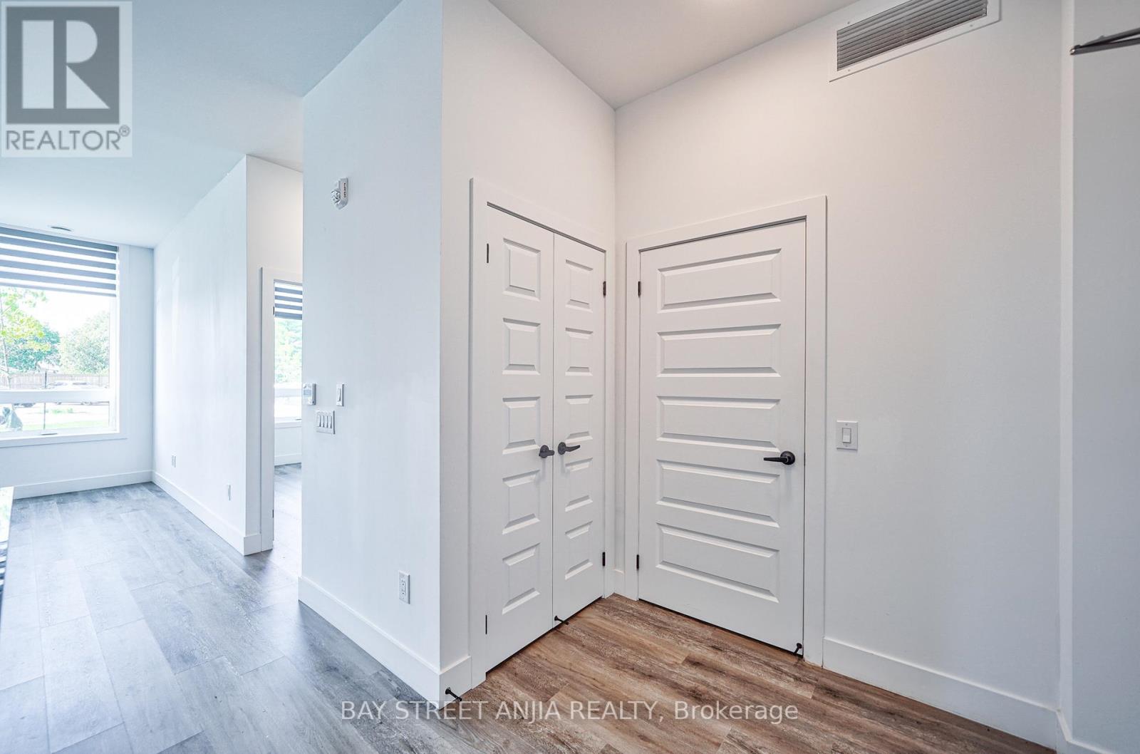 #105 -26 LOWES RD W, #105