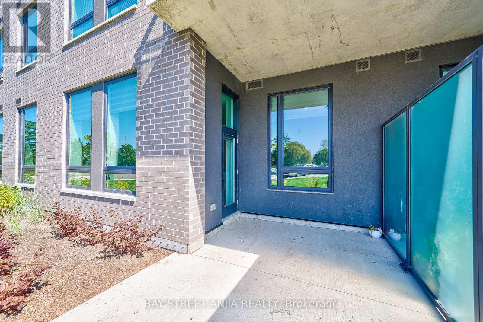 #105 -26 LOWES RD W, #105