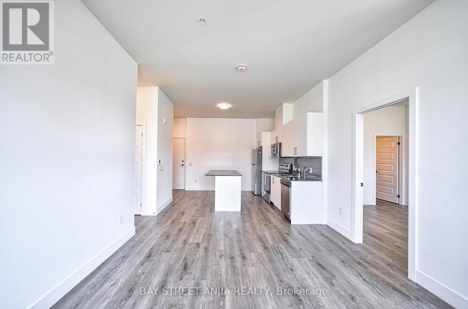 #105 -26 LOWES RD W, #105