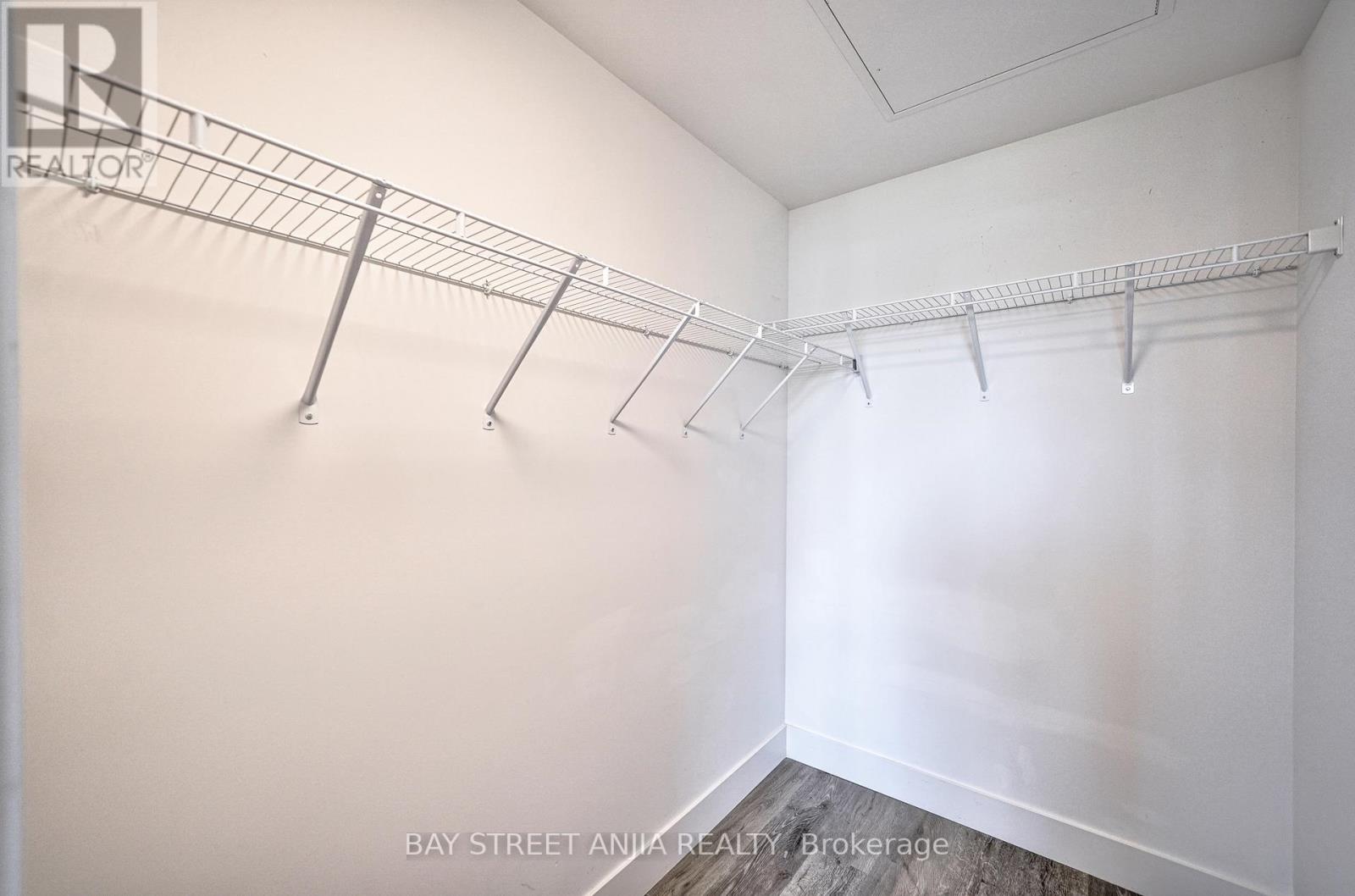 #105 -26 LOWES RD W, #105