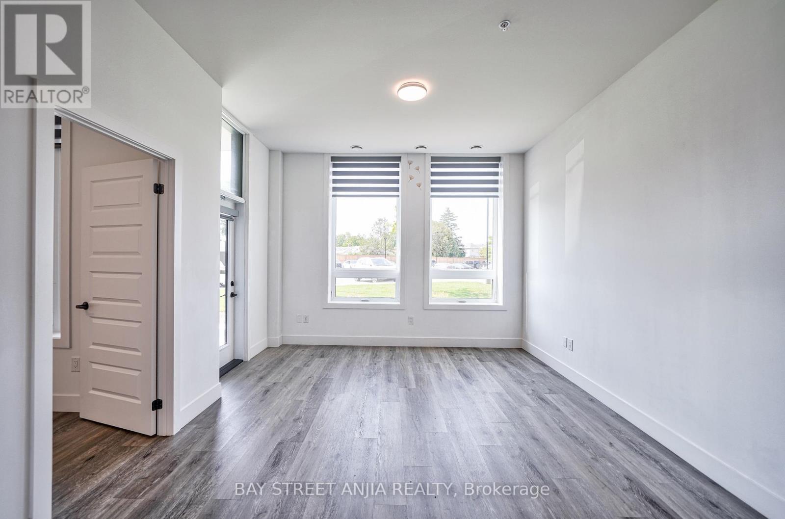#105 -26 LOWES RD W, #105