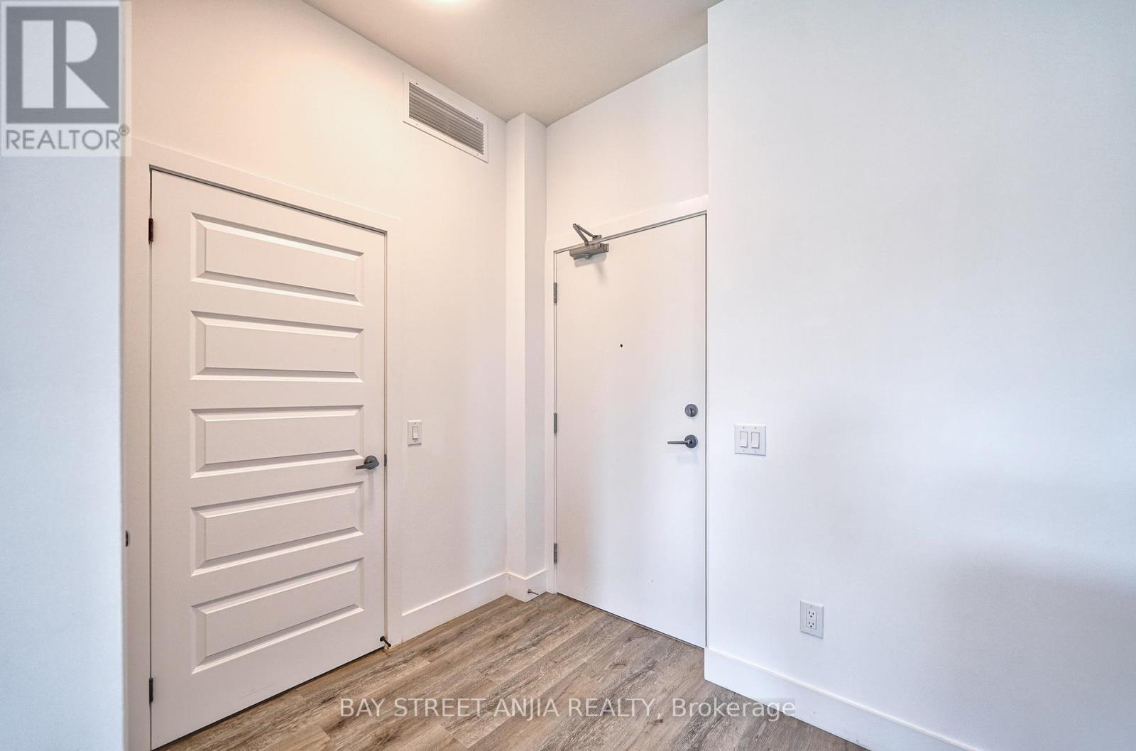 #105 -26 LOWES RD W, #105