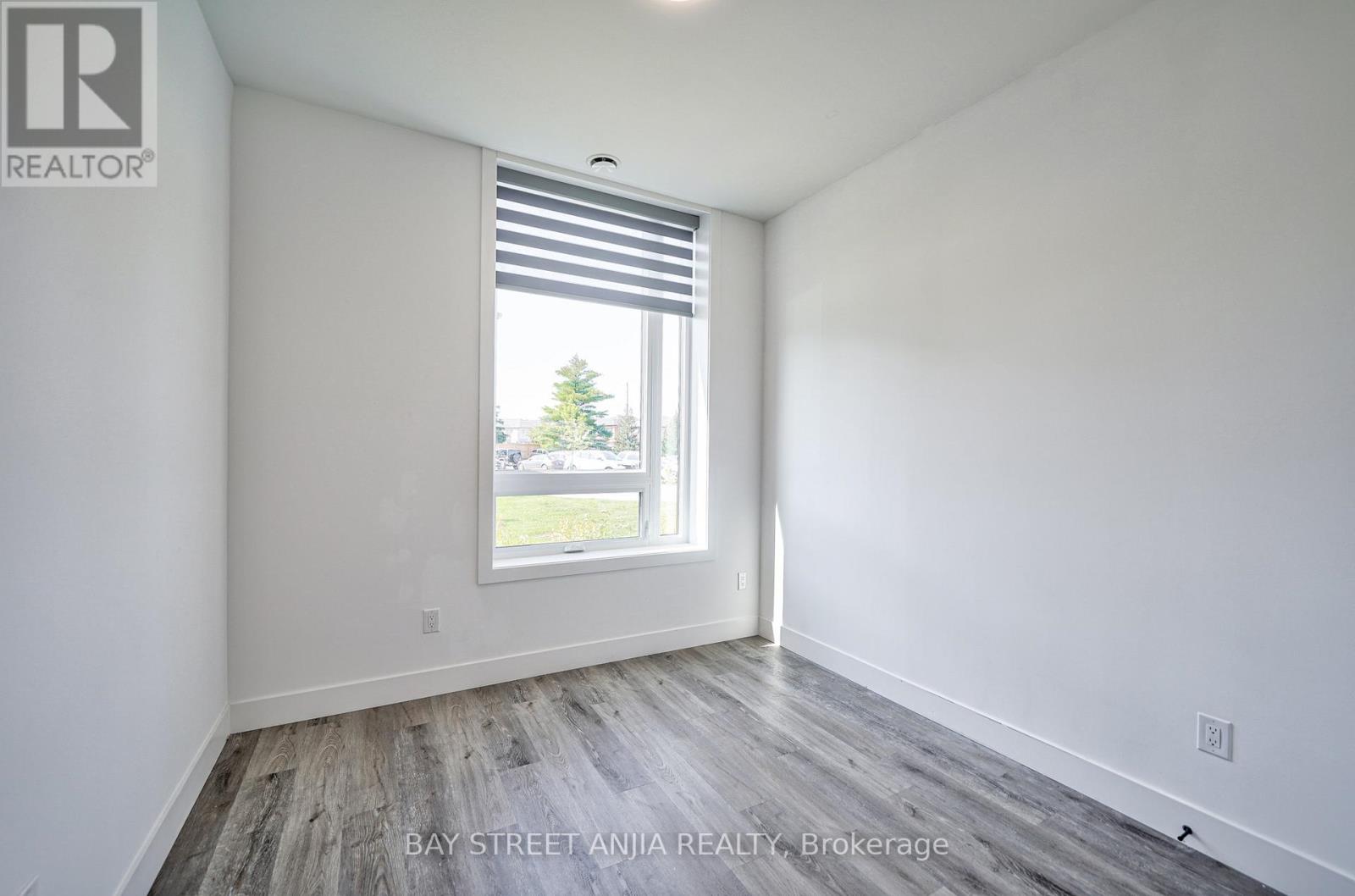 #105 -26 LOWES RD W, #105