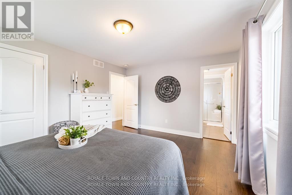 7 RUSTLEWOOD AVE