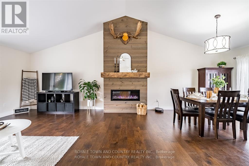 7 RUSTLEWOOD AVE