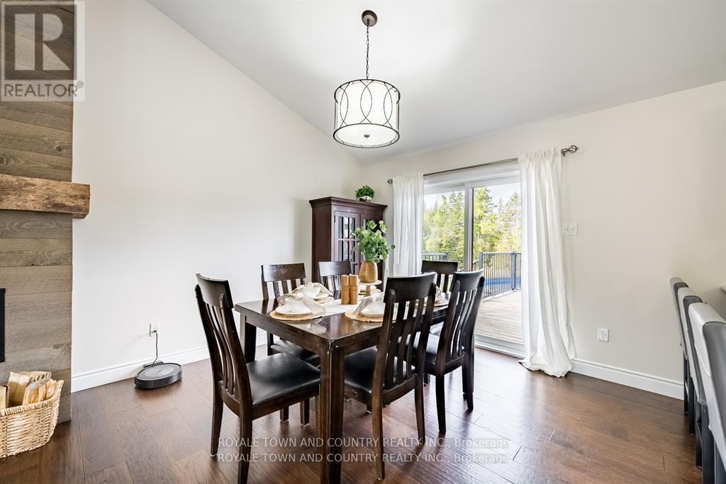7 RUSTLEWOOD AVE