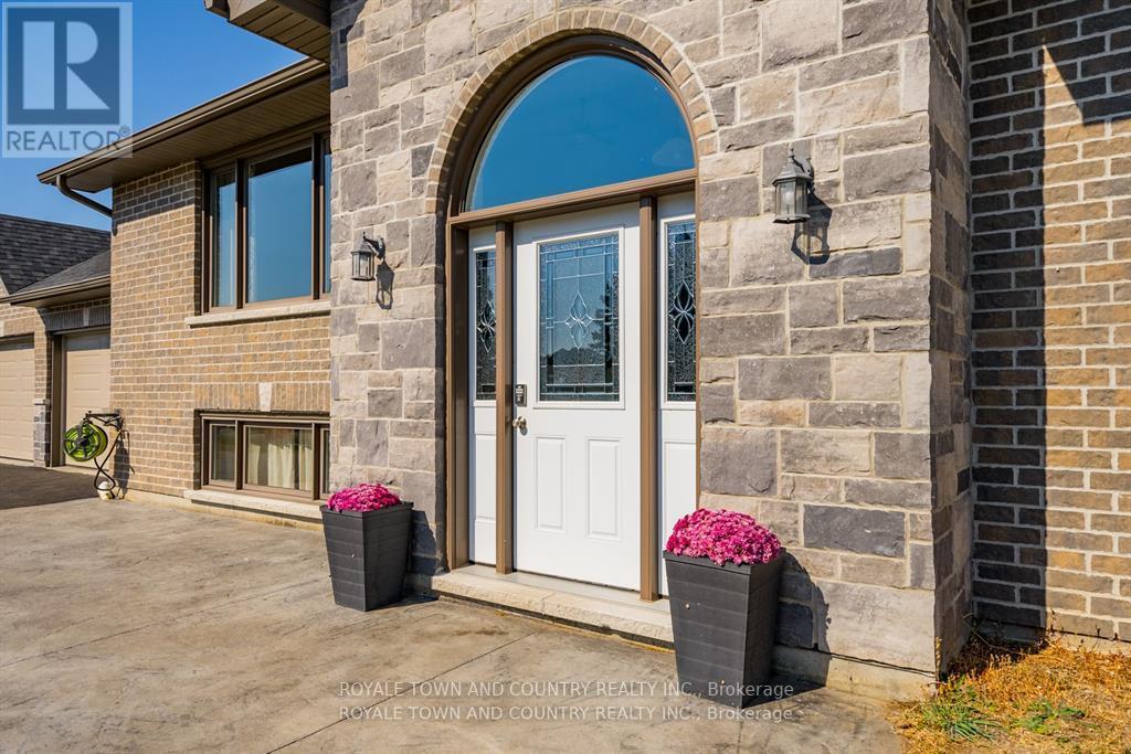 7 RUSTLEWOOD AVE