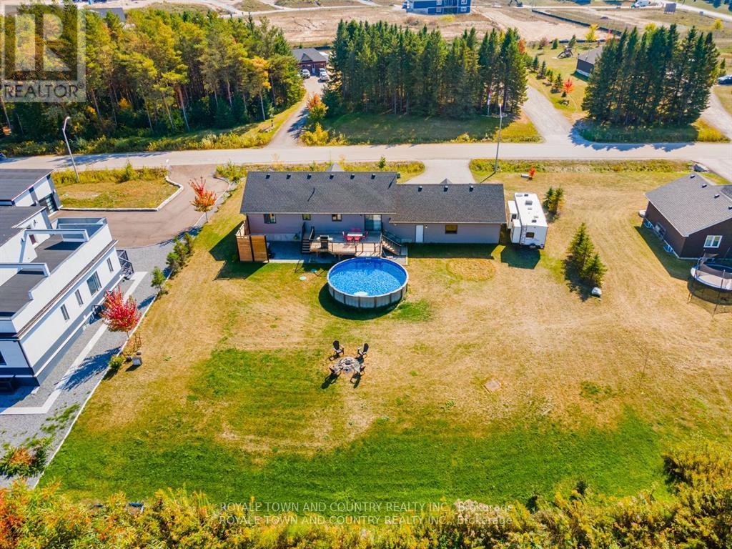 7 RUSTLEWOOD AVE